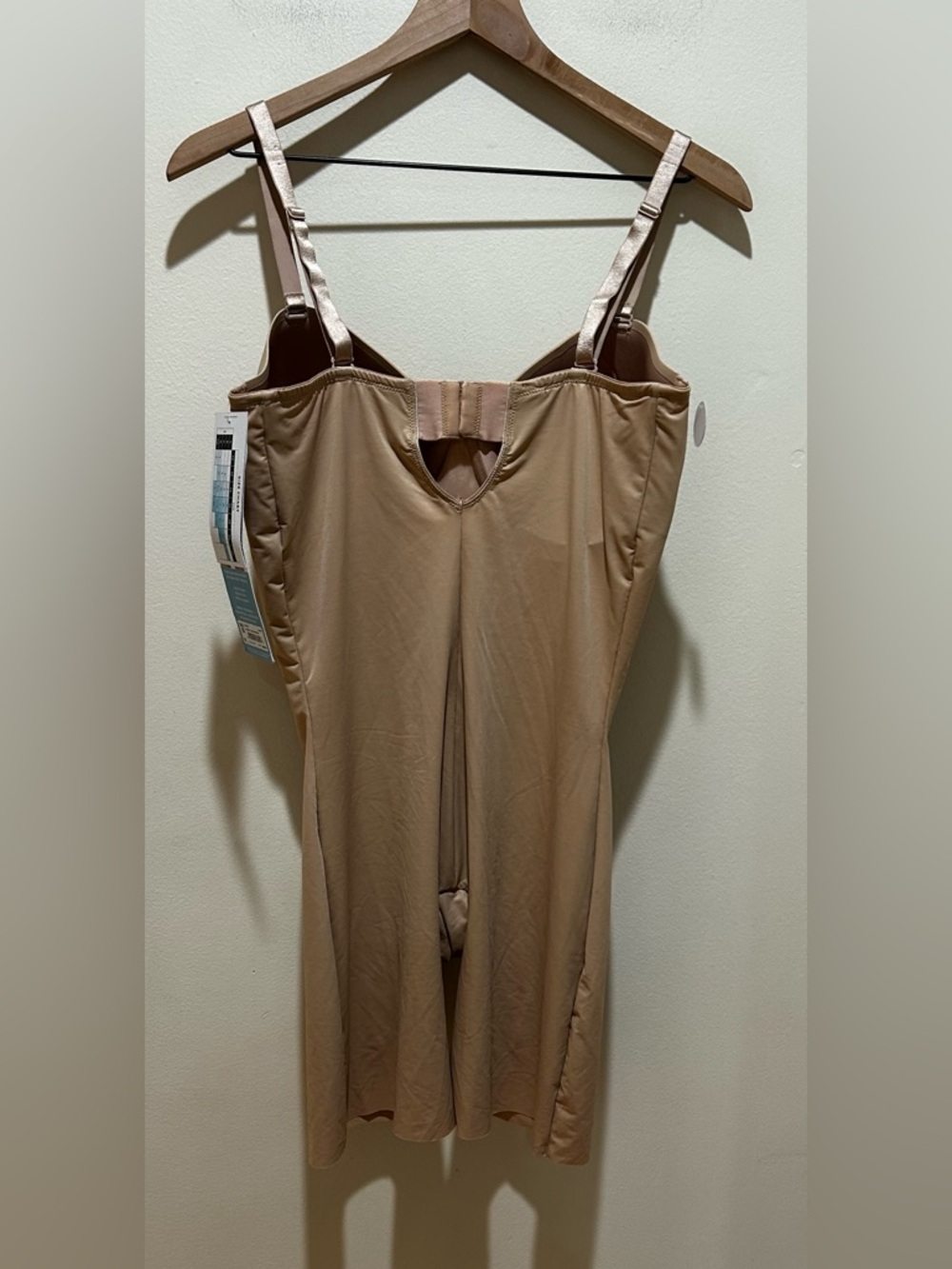 NWT Spanx Strapless Cupped Shaping Bodysuit - Neutral Beige - Women’s Size 1X - Picture 2 of 7